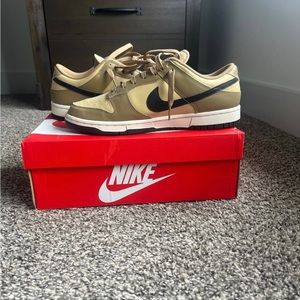 Size 11 women’s Nike Dunk Low Dark Driftwood 2022